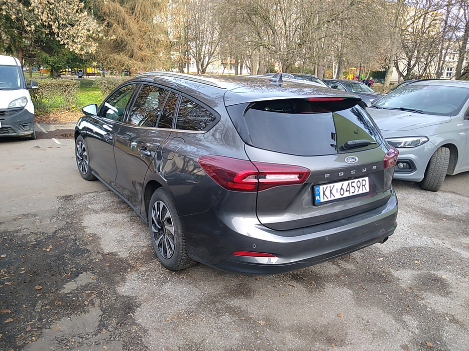 Zdjęcie po ukosie, lewy tył