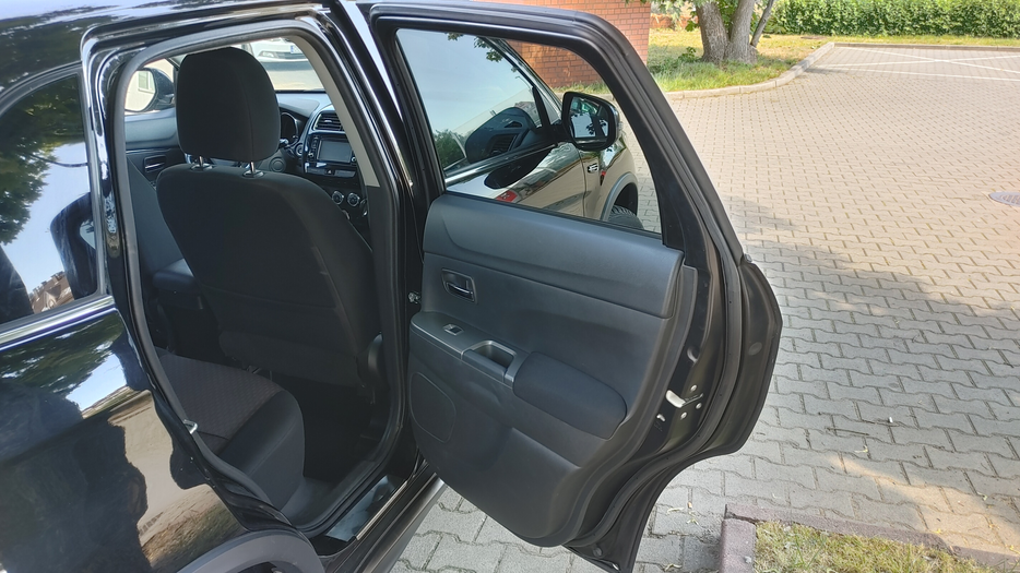 Zdjęcie wnętrza od pasażera, tył
