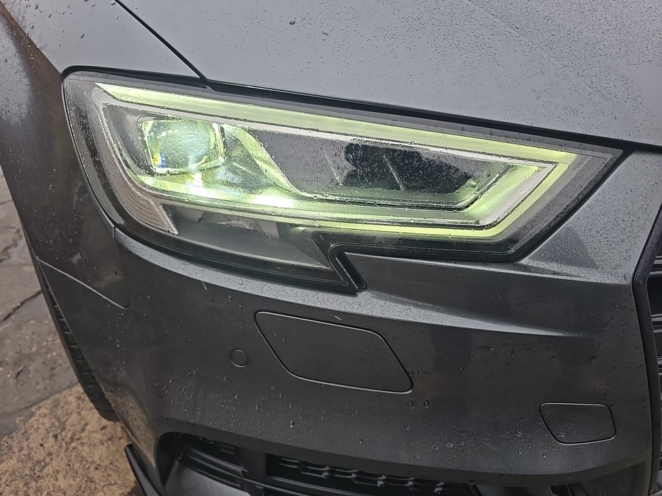 Zdjęcie oświetlenia przedniego i dolnego prawego