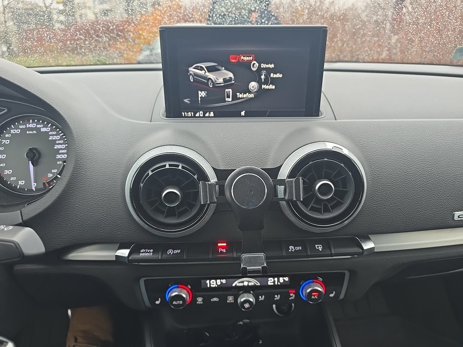 Zdjęcie jednostki multimedialnej