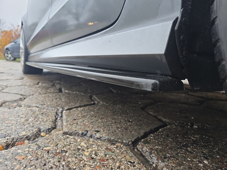 Zdjęcie progu tylnego lewego od dołu po przekątnej