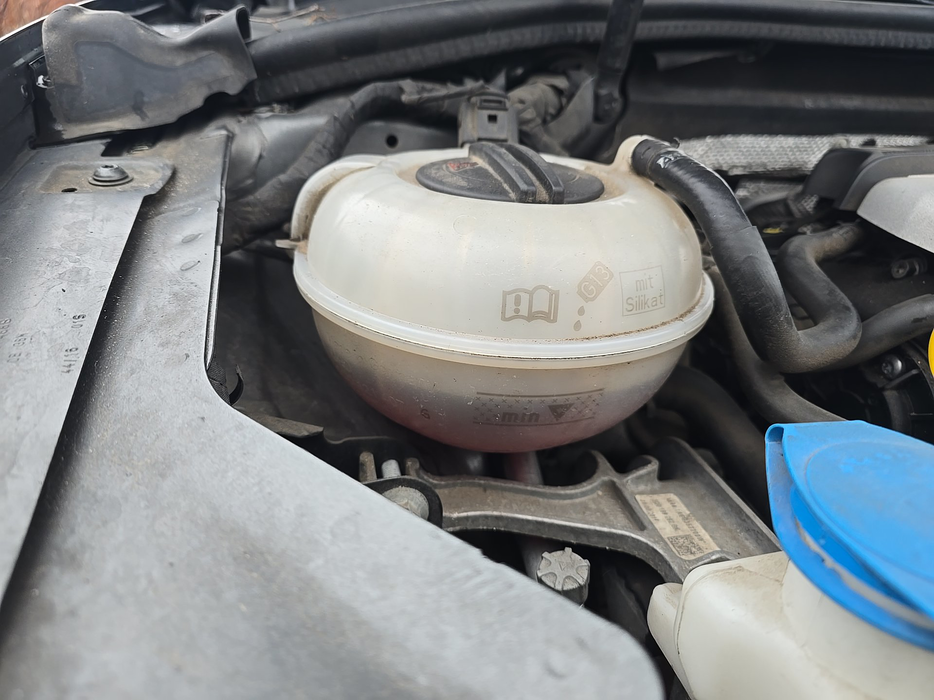 Zdjęcie zbiorniczka płynu chłodzącego