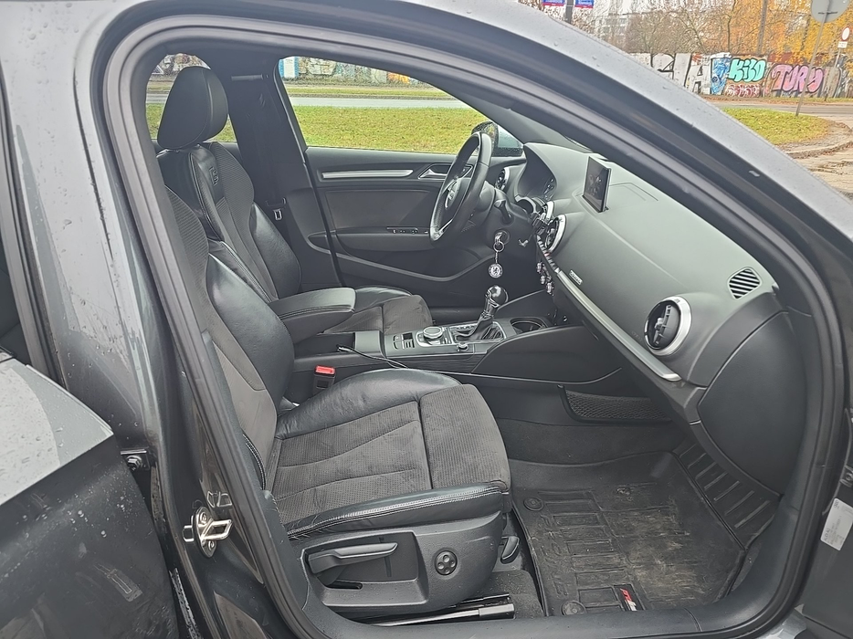 Zdjęcie wnętrza od pasażera, przód