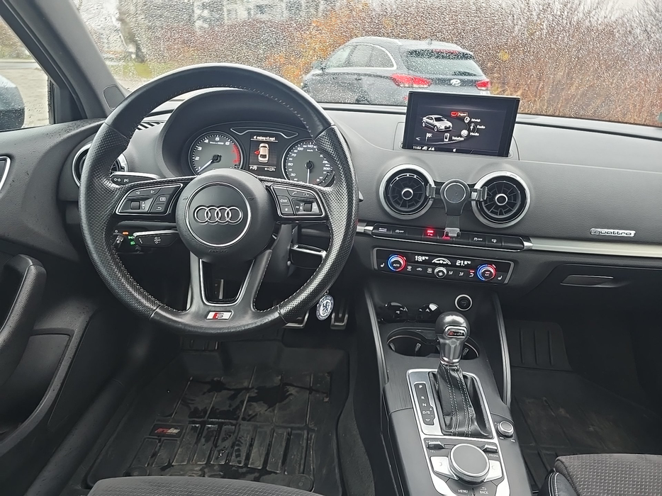 Zdjęcie kokpitu i kierownicy