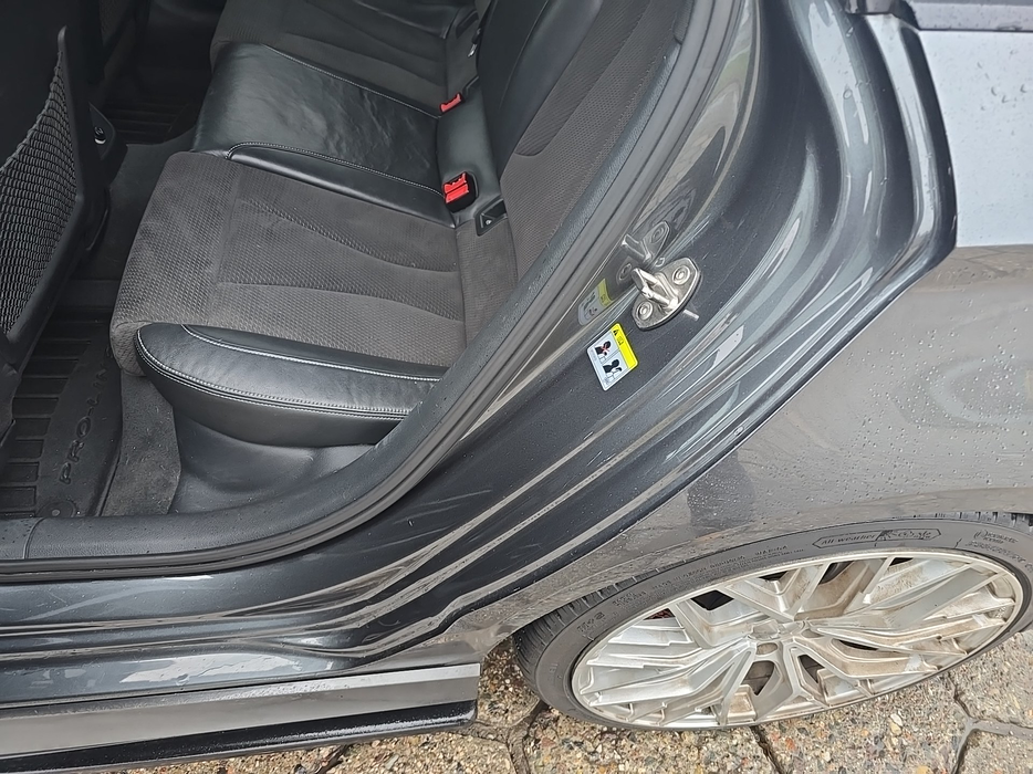 Zdjęcie słupka C lewego