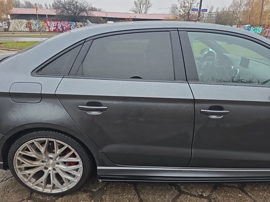 Zdjęcie drzwi tylnych prawych wraz z szybą