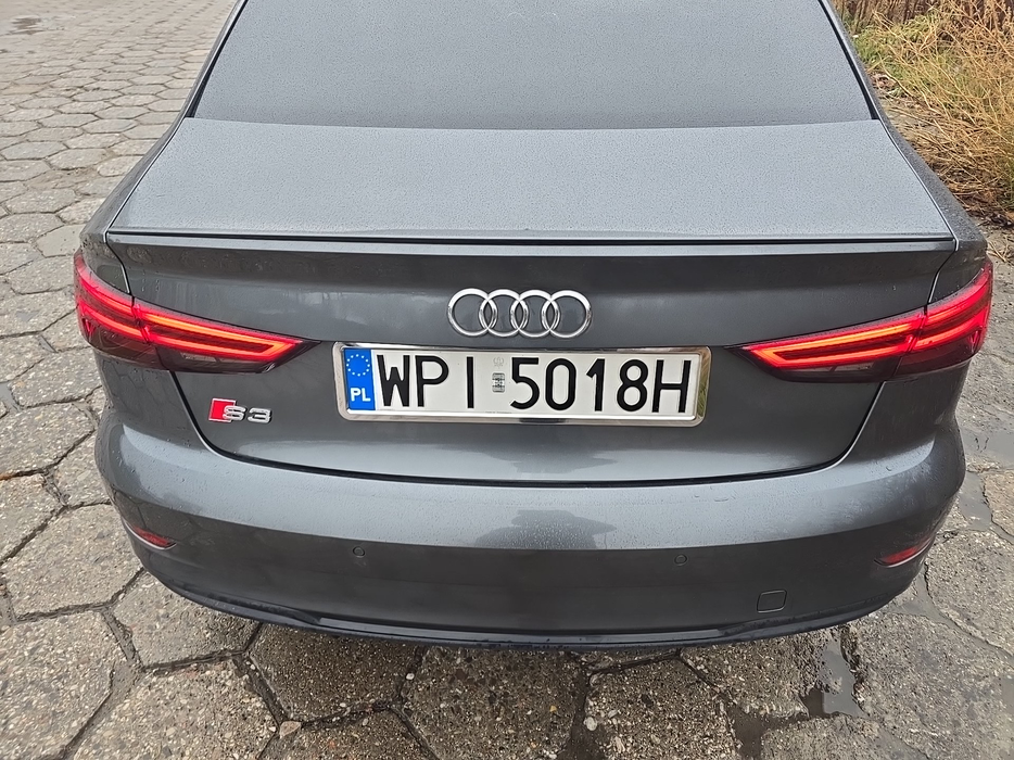 Zdjęcie pokrywy bagażnika