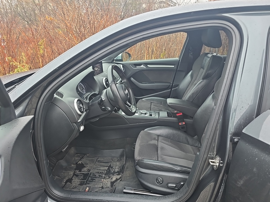 Zdjęcie wnętrza od kierowcy, przód