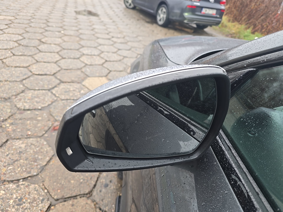 Zdjęcie zwierciadła lusterka lewego