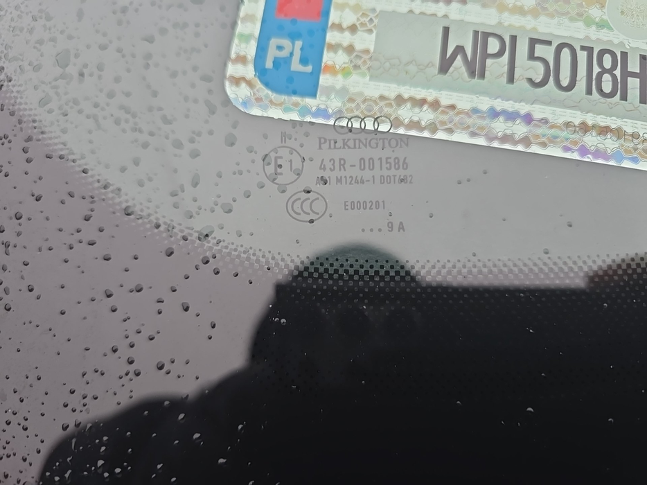 Zdjęcie szyby czołowej - zdjęcie uszkodzeń