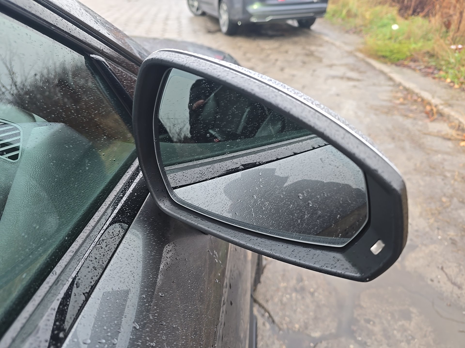 Zdjęcie zwierciadła lusterka prawego
