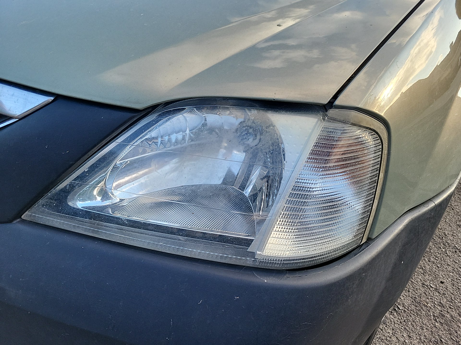 Zdjęcie oświetlenia przedniego i dolnego lewego