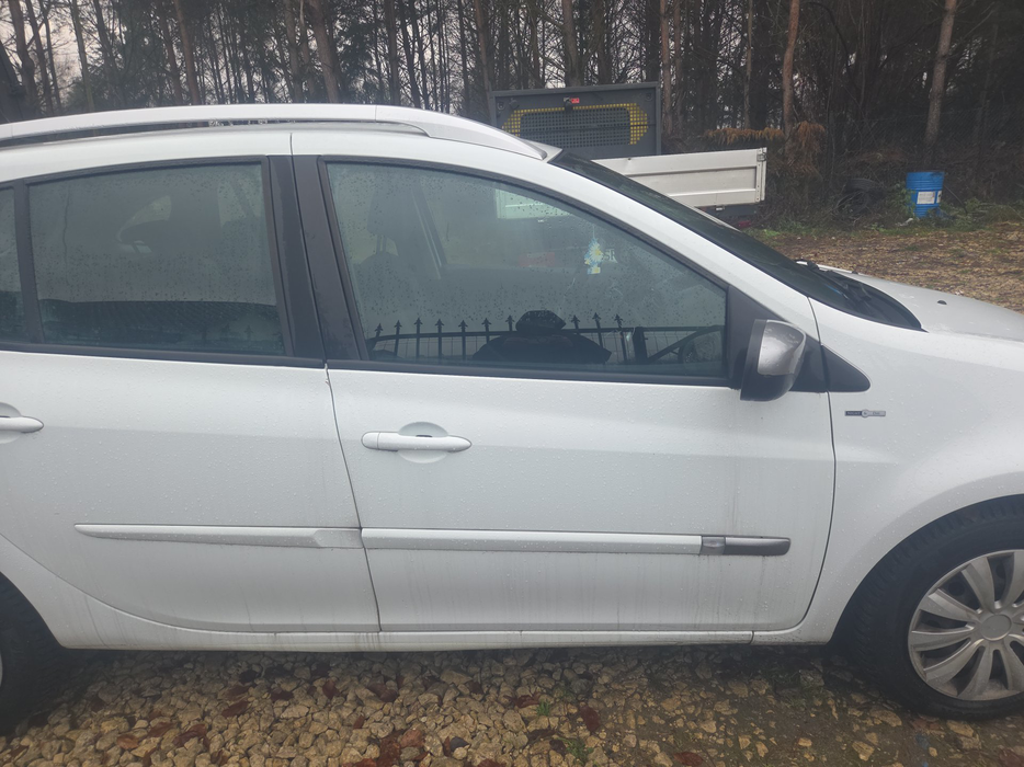 Zdjęcie drzwi przednich prawych wraz z szybą