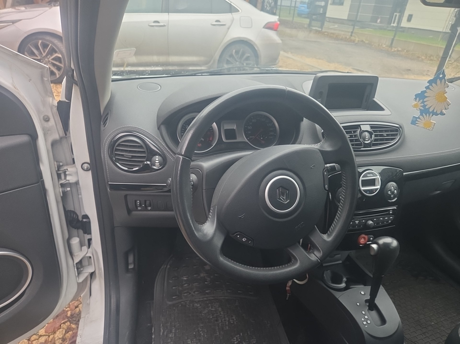 Zdjęcie kokpitu i kierownicy