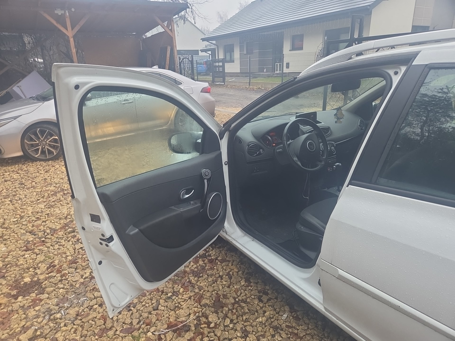 Zdjęcie wnętrza od kierowcy, przód