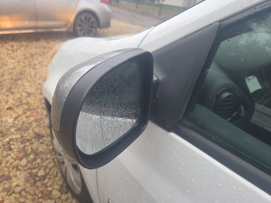 Zdjęcie zwierciadła lusterka lewego