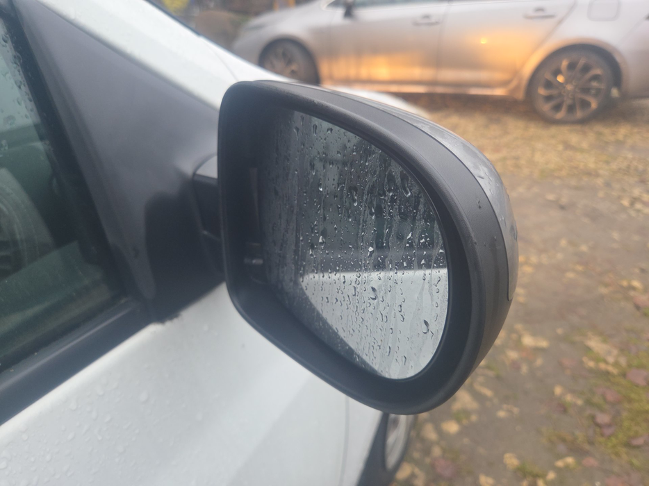 Zdjęcie zwierciadła lusterka prawego