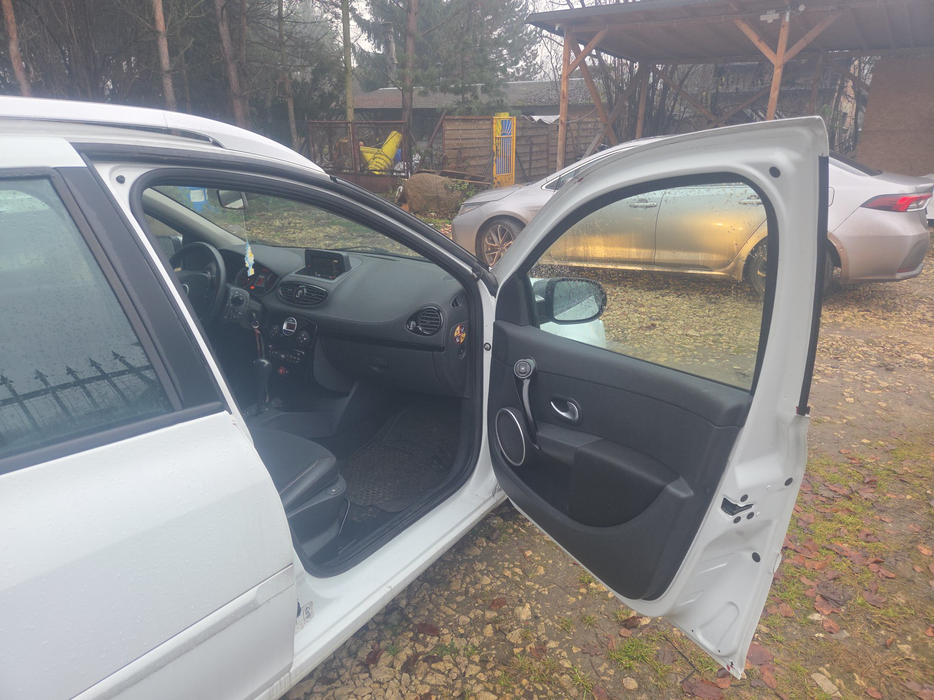 Zdjęcie wnętrza od pasażera, przód