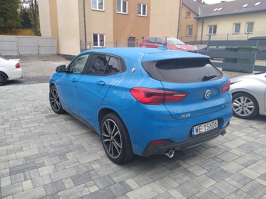 Zdjęcie po ukosie, lewy tył