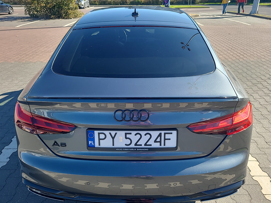 Zdjęcie pokrywy bagażnika
