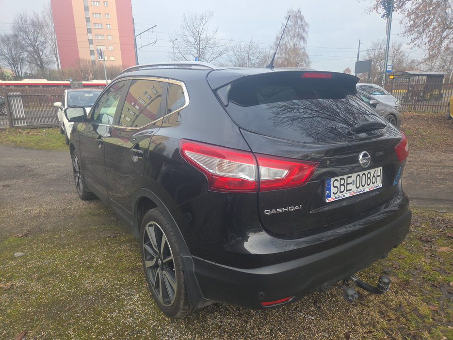 Zdjęcie po ukosie, lewy tył