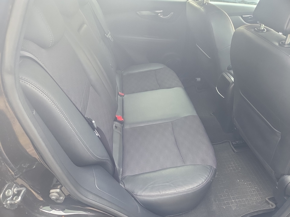 Zdjęcie kanapy tylnej z prawej strony