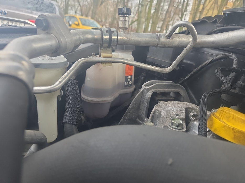 Zdjęcie zbiorniczka płynu chłodzącego