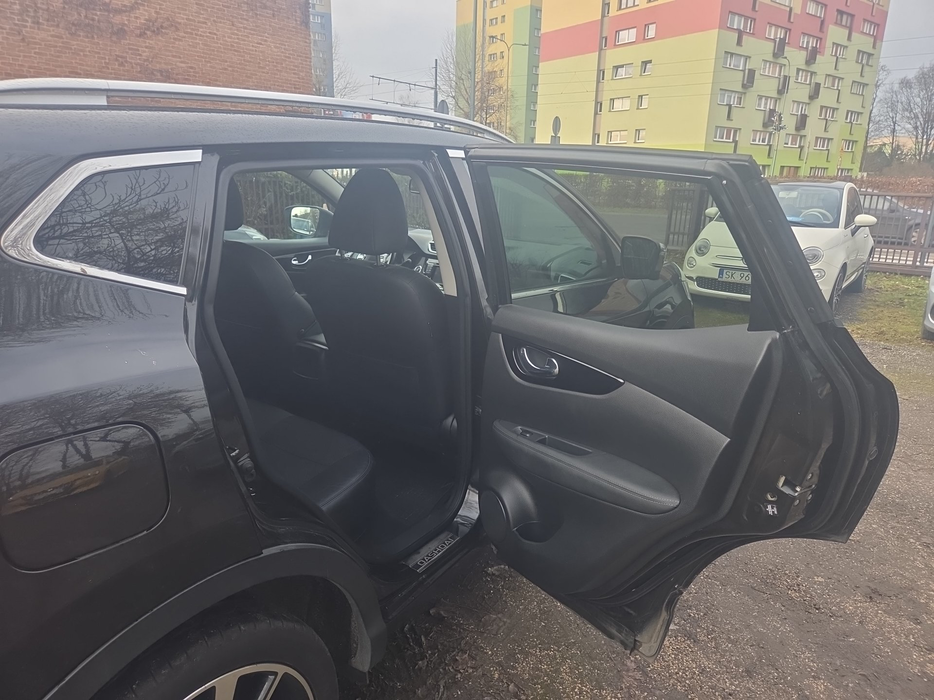 Zdjęcie wnętrza od pasażera, tył