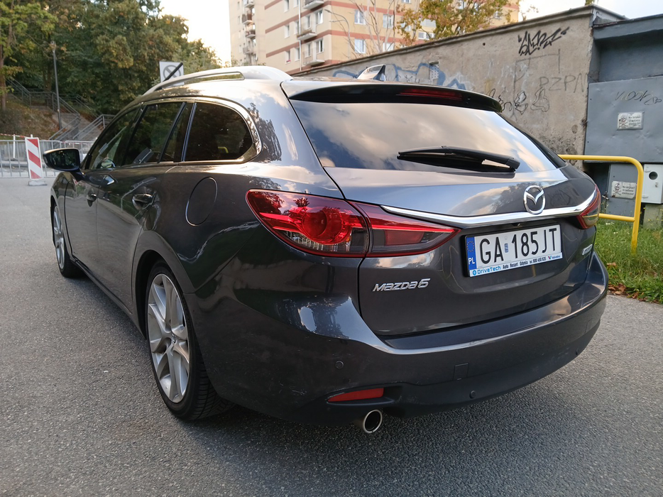 Zdjęcie po ukosie, lewy tył