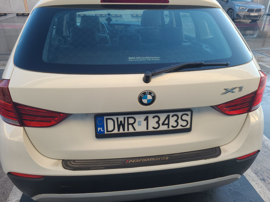 Zdjęcie pokrywy bagażnika