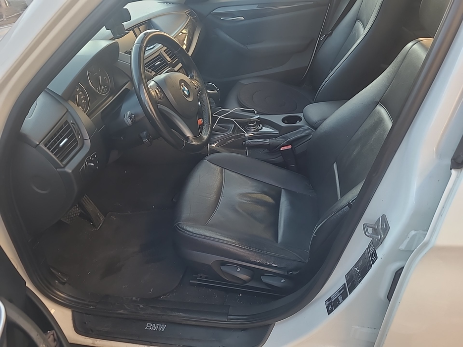 Zdjęcie wnętrza od kierowcy, przód