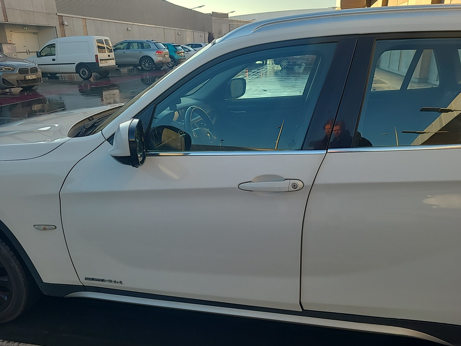 Zdjęcie drzwi przednich lewych wraz z szybą