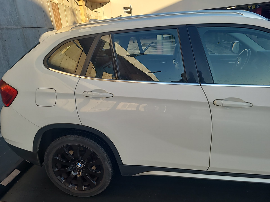 Zdjęcie drzwi tylnych prawych wraz z szybą