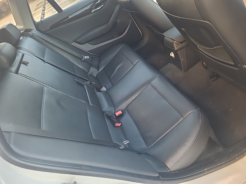 Zdjęcie kanapy tylnej z prawej strony