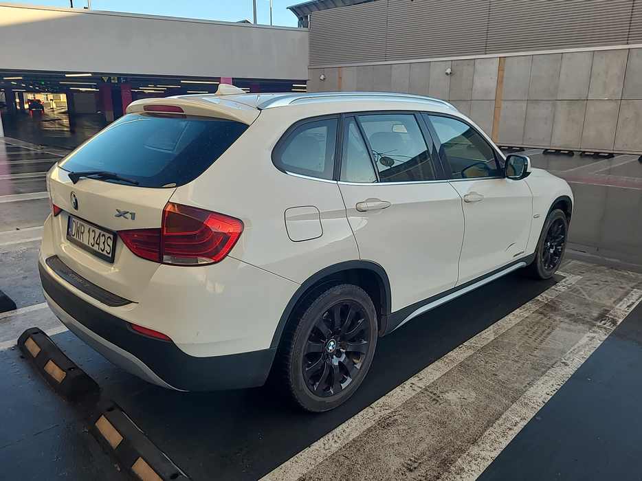 Zdjęcie po ukosie, prawy tył