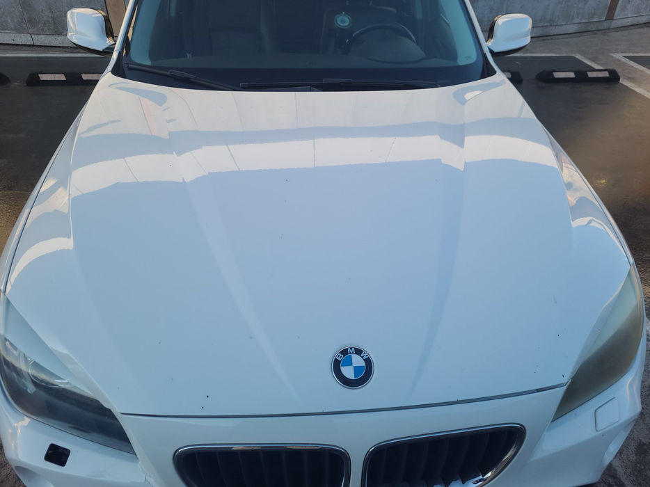 Zdjęcie pokrywy komory silnika