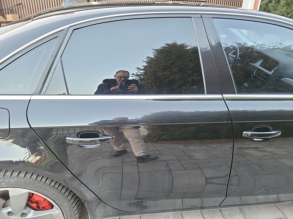 Zdjęcie drzwi tylnych prawych wraz z szybą