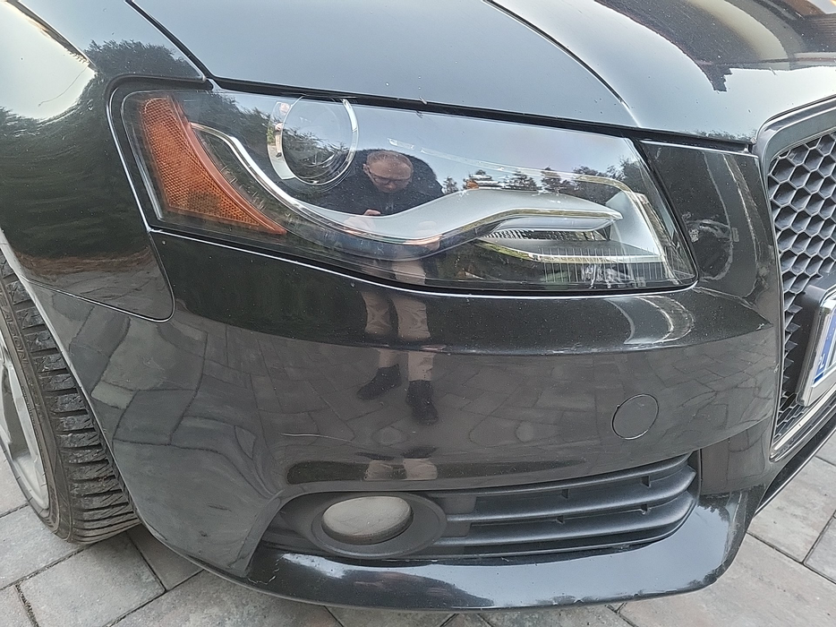 Zdjęcie oświetlenia przedniego i dolnego prawego