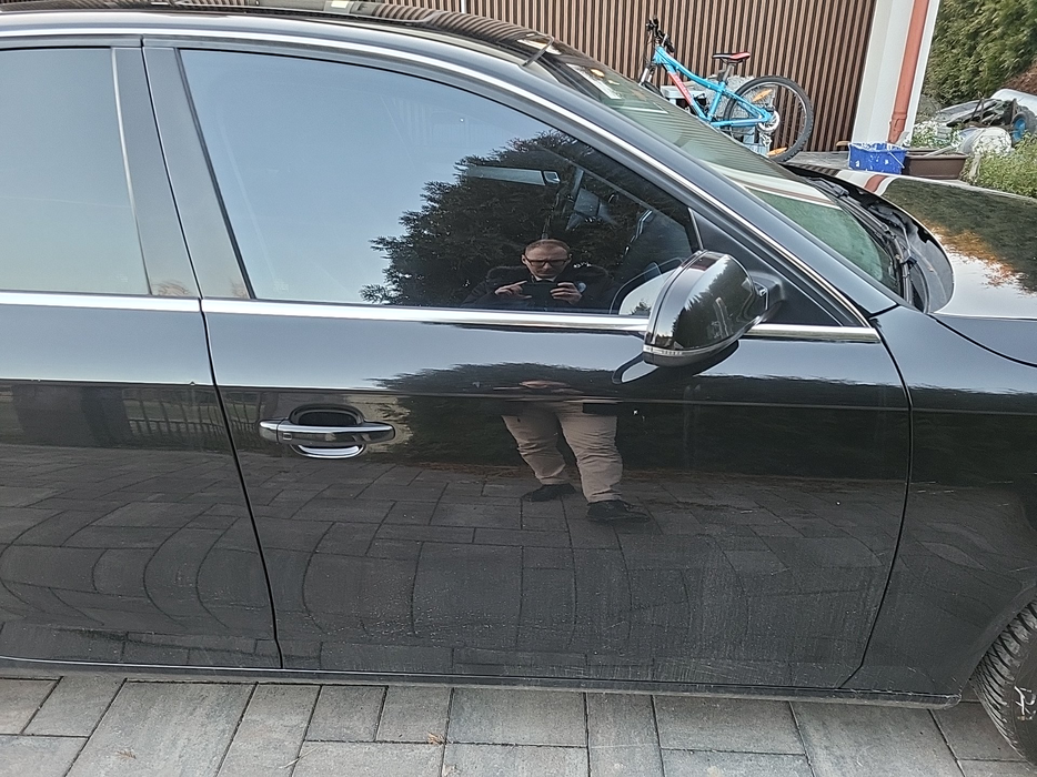 Zdjęcie drzwi przednich prawych wraz z szybą