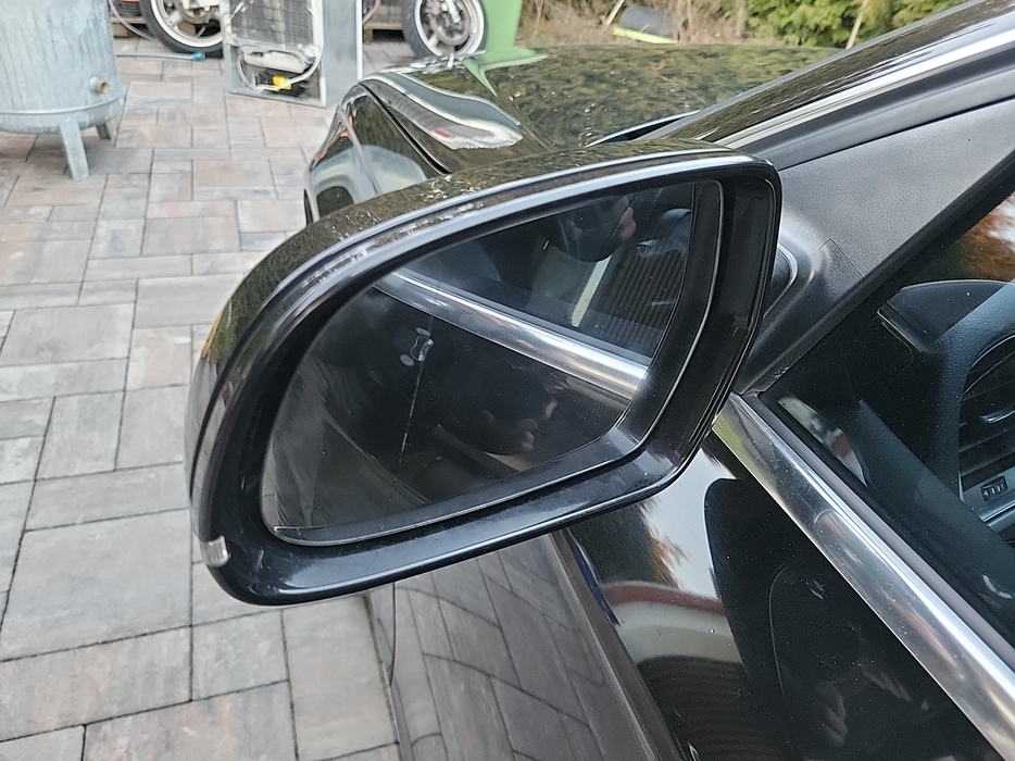 Zdjęcie zwierciadła lusterka lewego