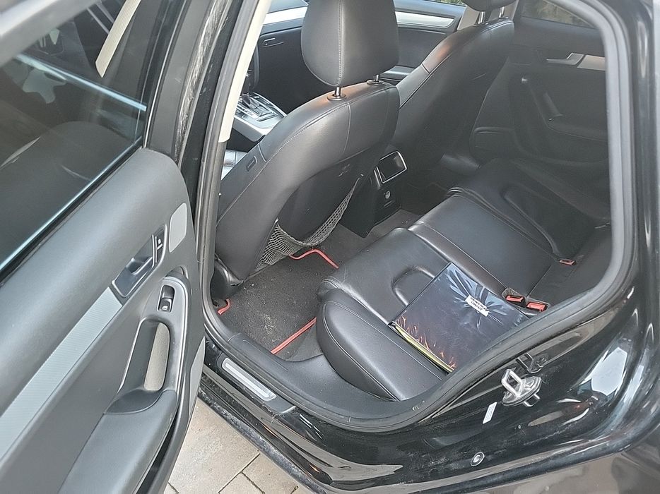 Zdjęcie wnętrza od kierowcy, tył