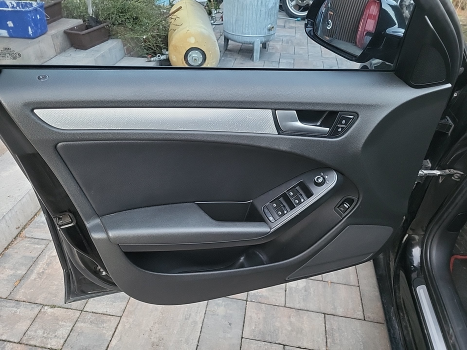 Zdjęcie tapicerki drzwi przednich lewych