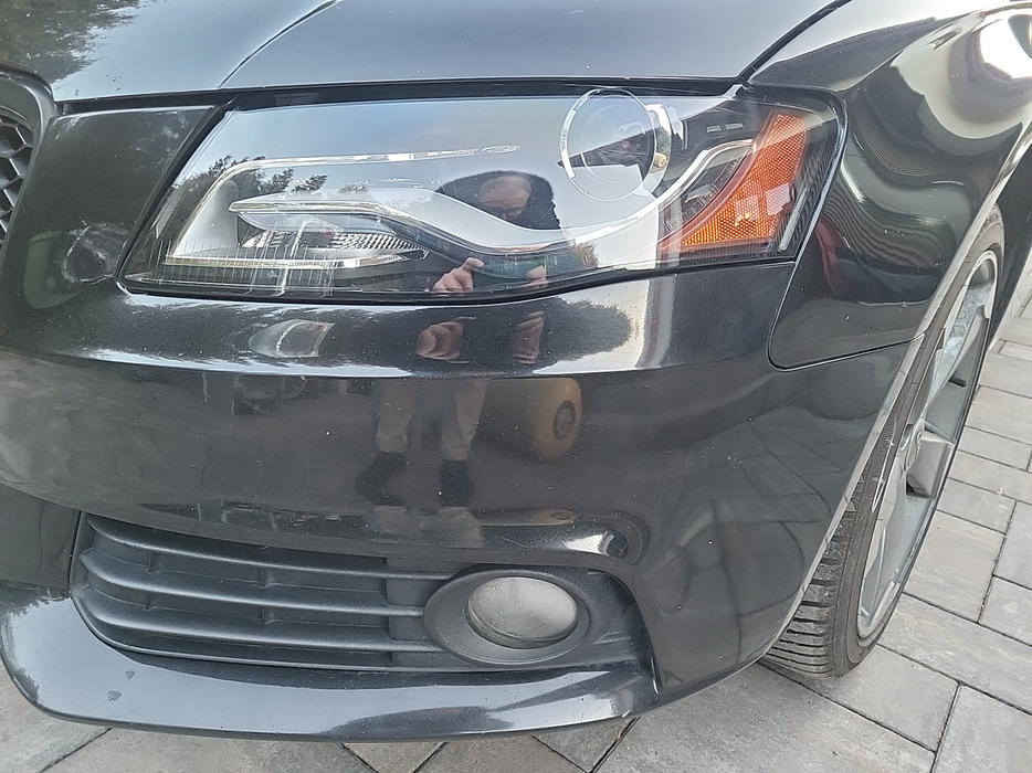 Zdjęcie oświetlenia przedniego i dolnego lewego