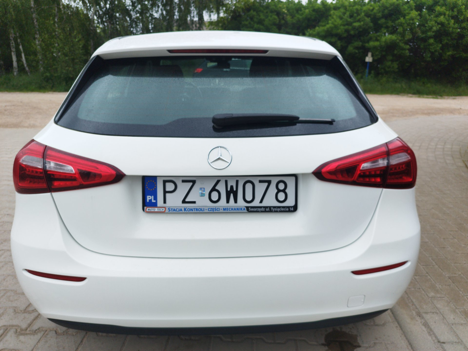 Zdjęcie pokrywy bagażnika
