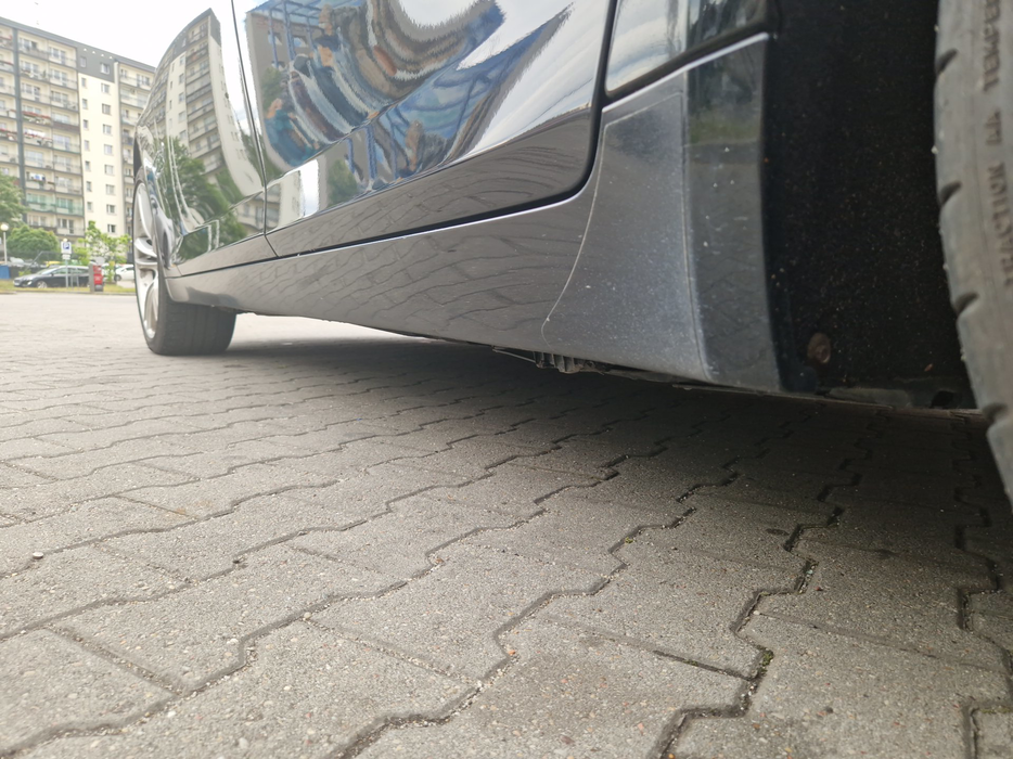 Zdjęcie progu tylnego lewego od dołu po przekątnej