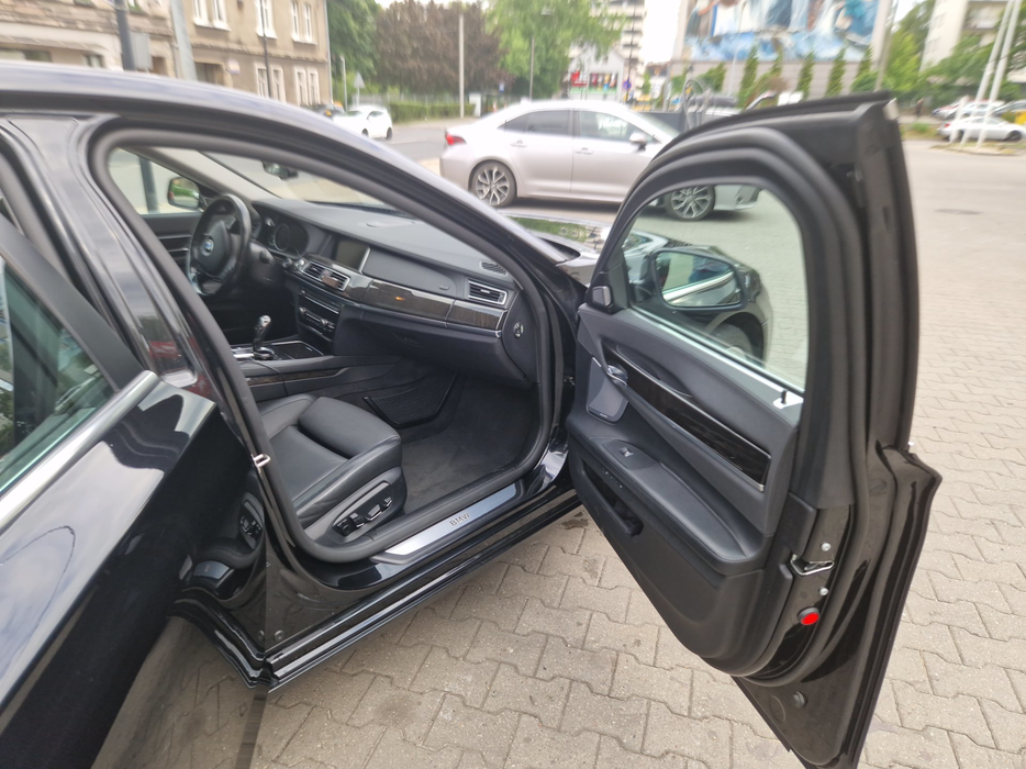 Zdjęcie wnętrza od pasażera, przód