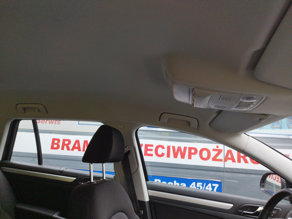 Zdjęcie podsufitki w części przedniej