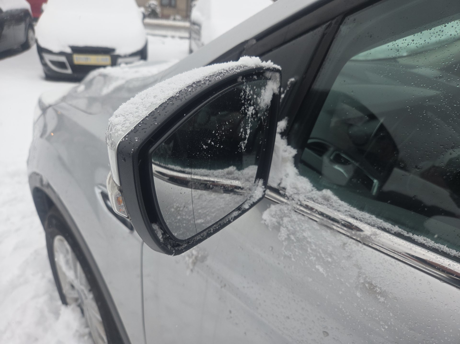 Zdjęcie zwierciadła lusterka lewego