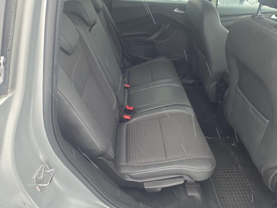 Zdjęcie kanapy tylnej z prawej strony