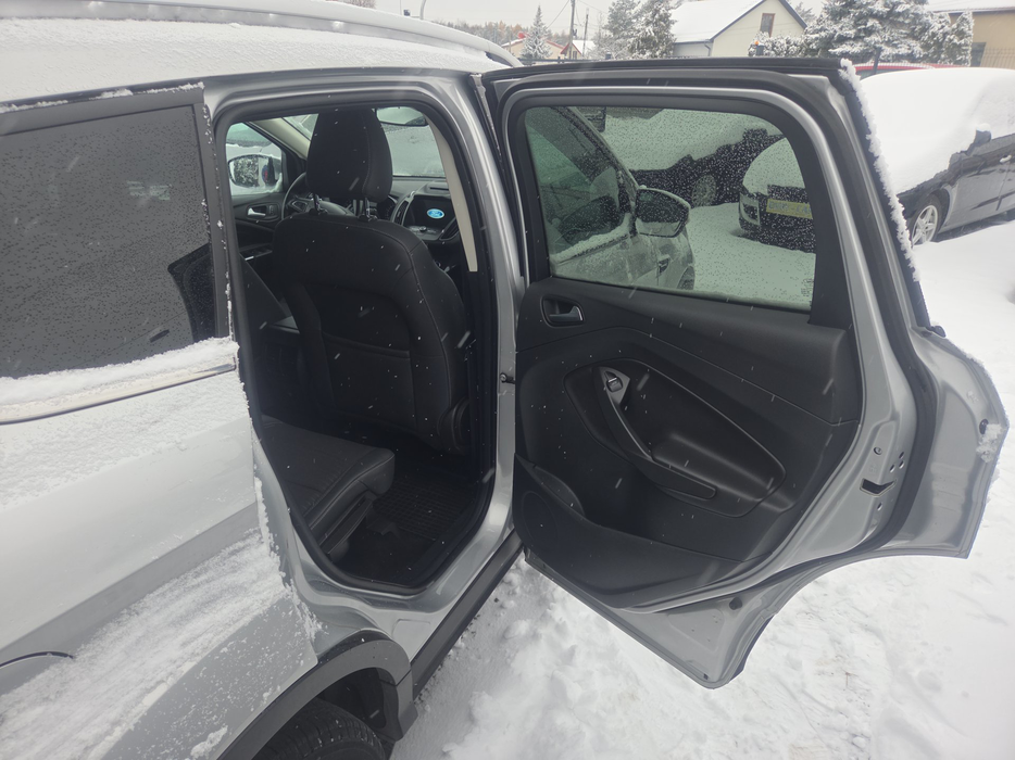 Zdjęcie wnętrza od pasażera, tył